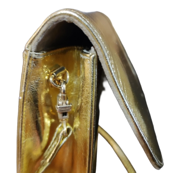 Vintage gold leather hand back with long strap - Picture 3 of 6